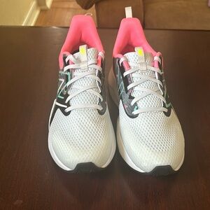 new balance Rave Run v2 (kids shoes) size 6